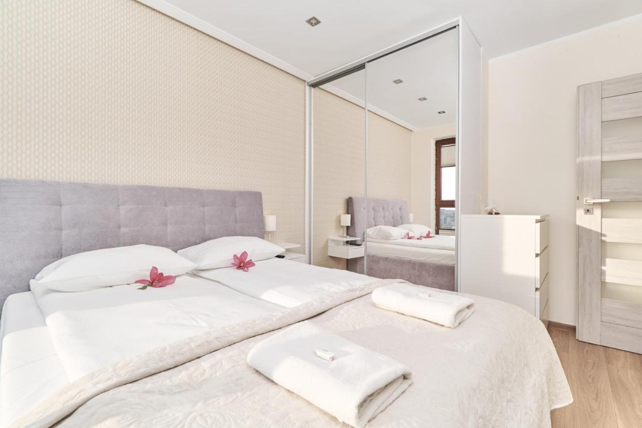 Apartment Wroclaw Krakowska With Balcony And Free Garage By Noclegi Renters Bagian luar foto