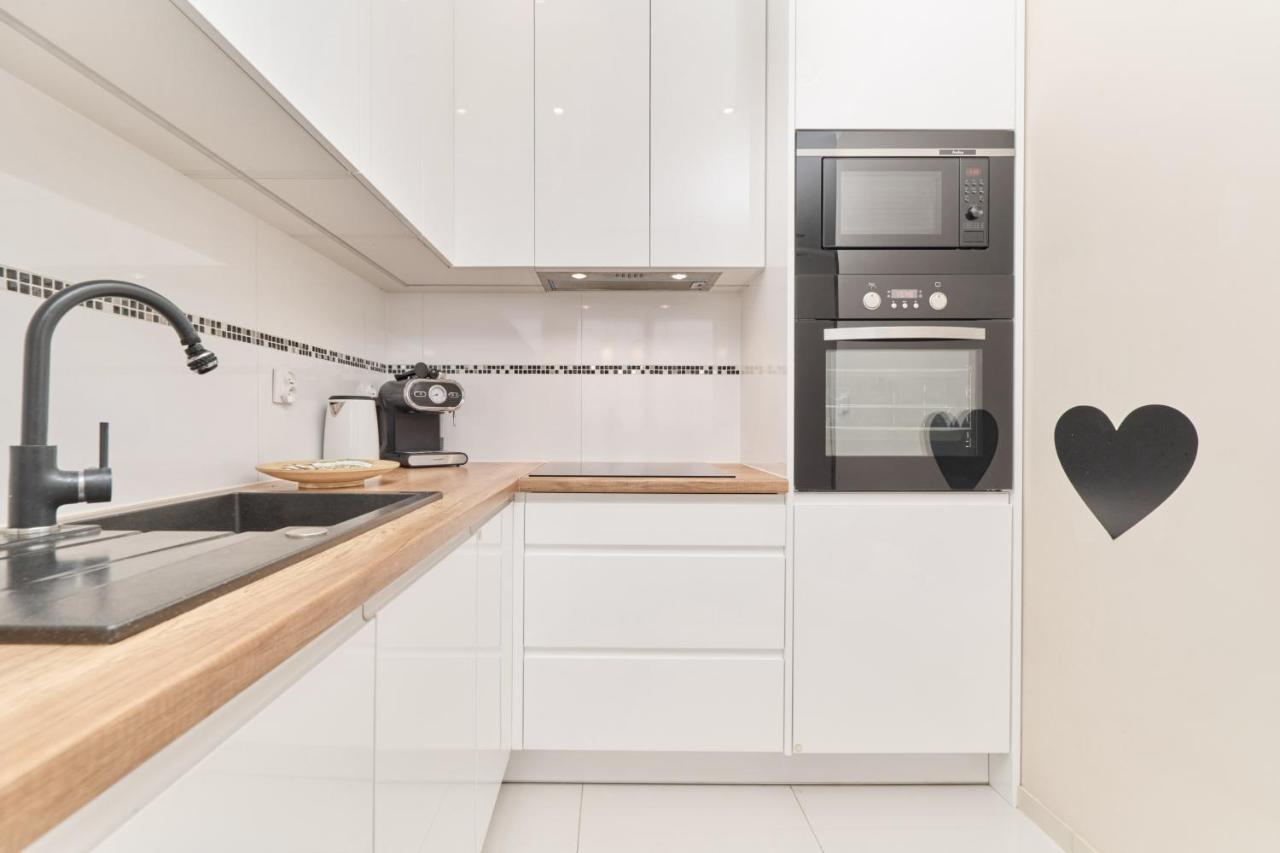 Apartment Wroclaw Krakowska With Balcony And Free Garage By Noclegi Renters Bagian luar foto