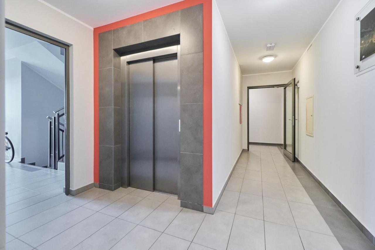 Apartment Wroclaw Krakowska With Balcony And Free Garage By Noclegi Renters Bagian luar foto