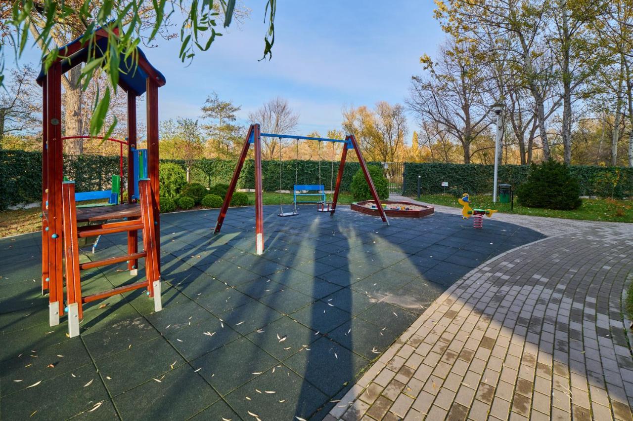 Apartment Wroclaw Krakowska With Balcony And Free Garage By Noclegi Renters Bagian luar foto