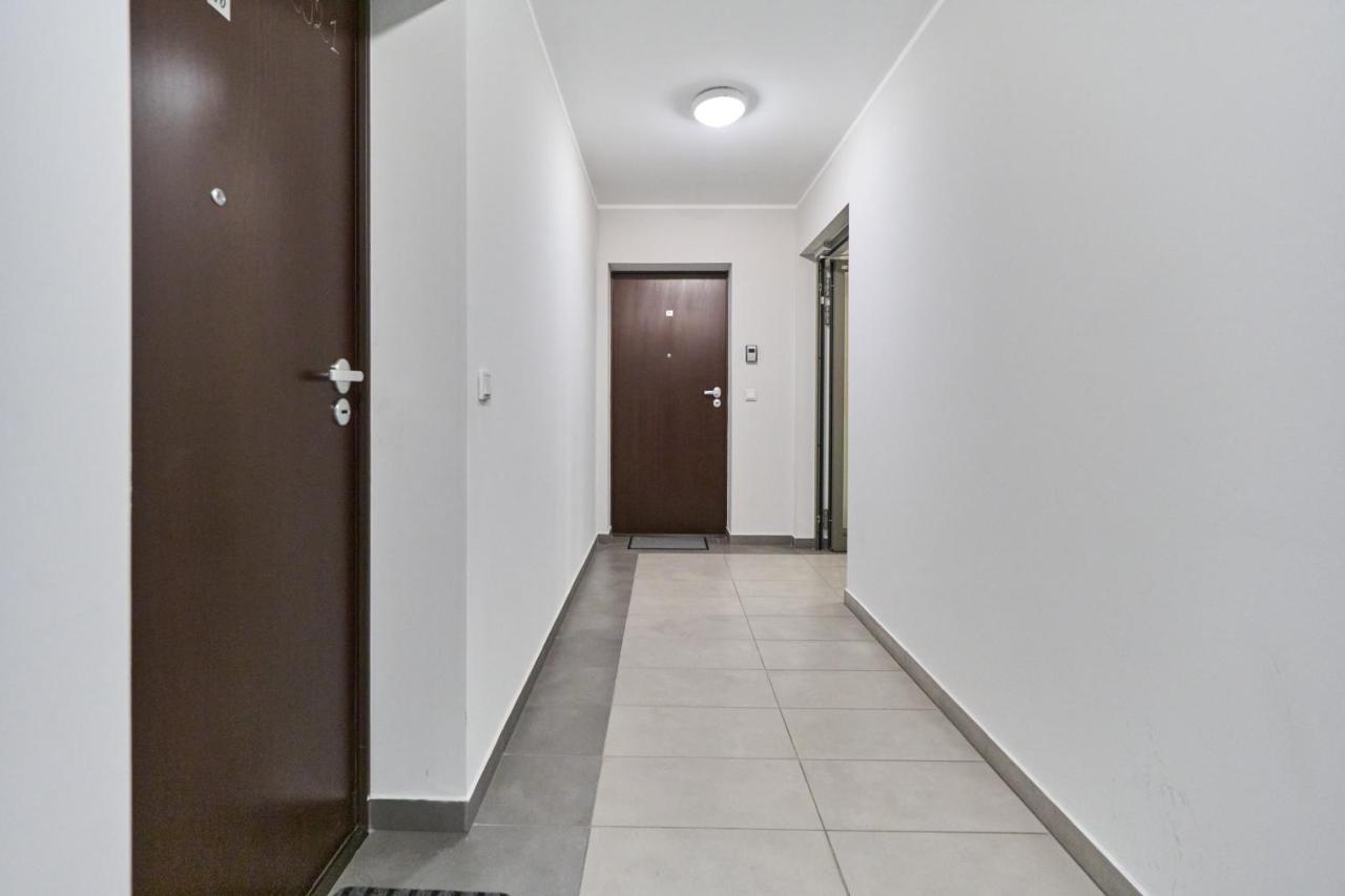 Apartment Wroclaw Krakowska With Balcony And Free Garage By Noclegi Renters Bagian luar foto